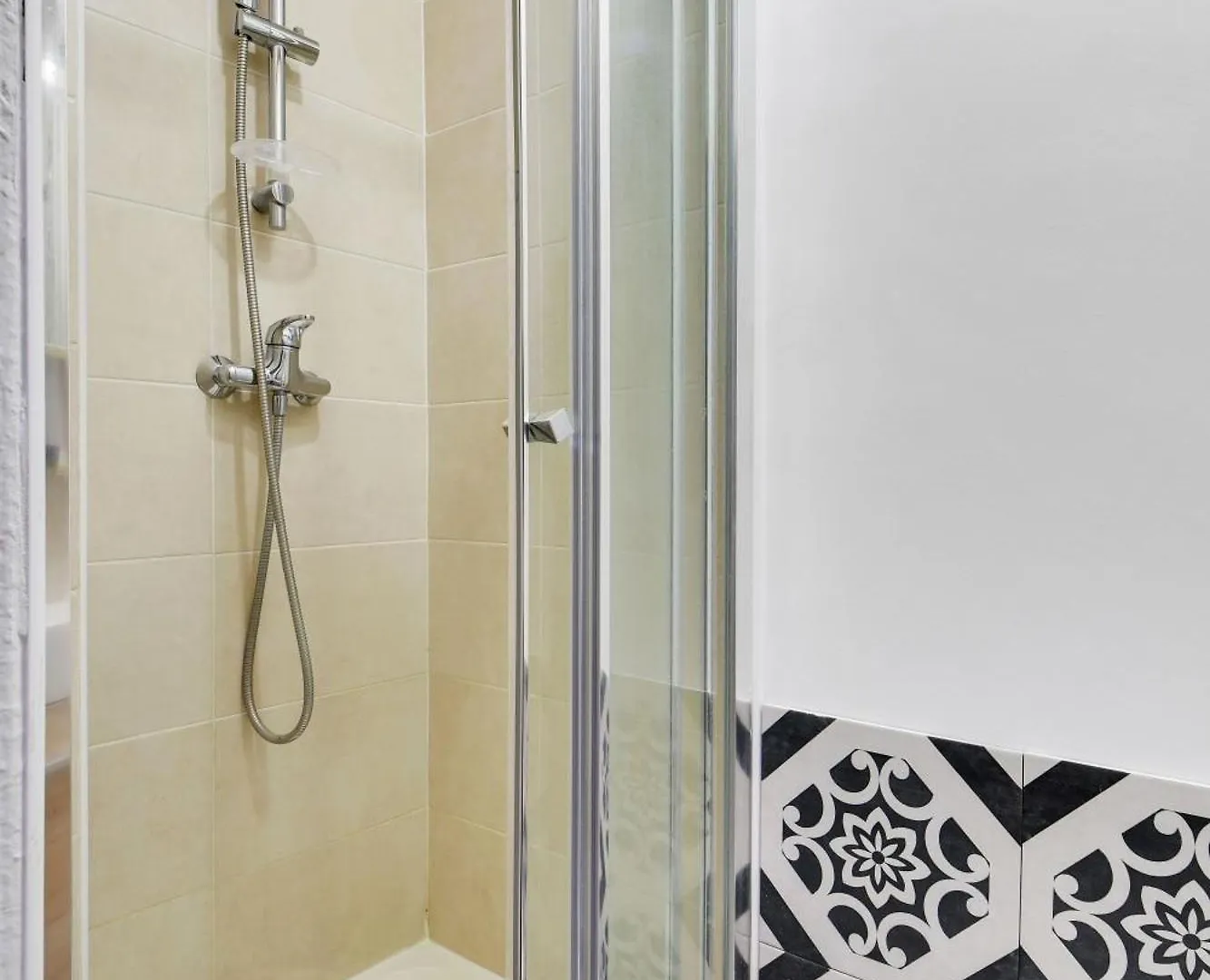 Comfortable Studio Porte-Dauphine Apartment Paris